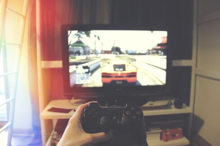 7 Things Every PC Gamer Should Have - The Geek Lyfe